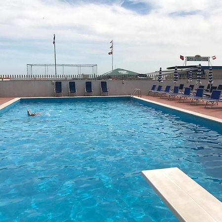 Hotel Majestic Pesaro Luaran gambar