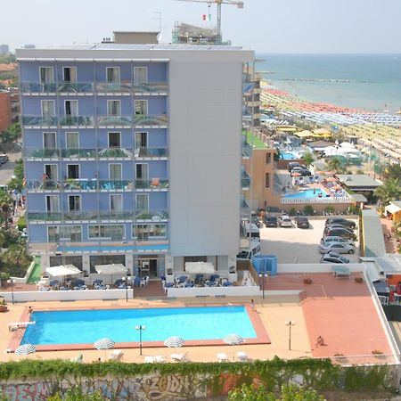 Hotel Majestic Pesaro Luaran gambar